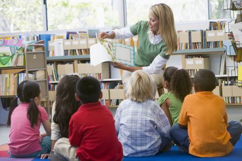 Kids reading